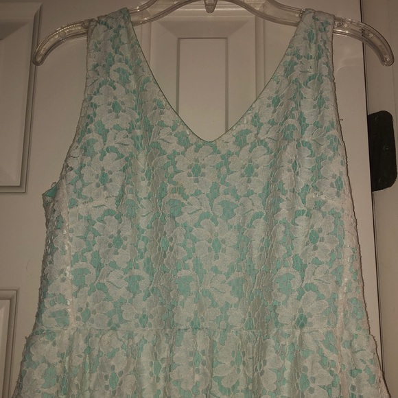 Lush Green with White Lace Dress - Picture 2 of 3